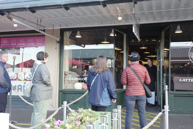 スタバ1号店の行列