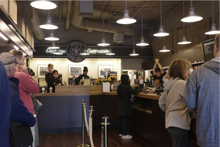 スタバ1号店の内観