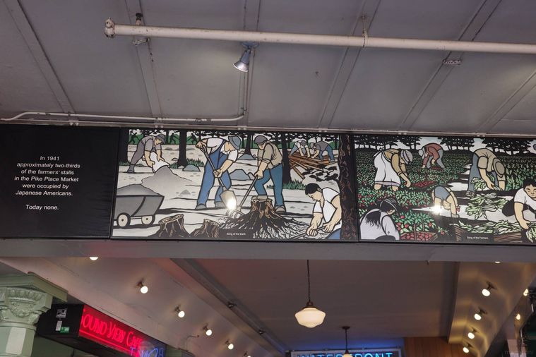 マーケットの看板