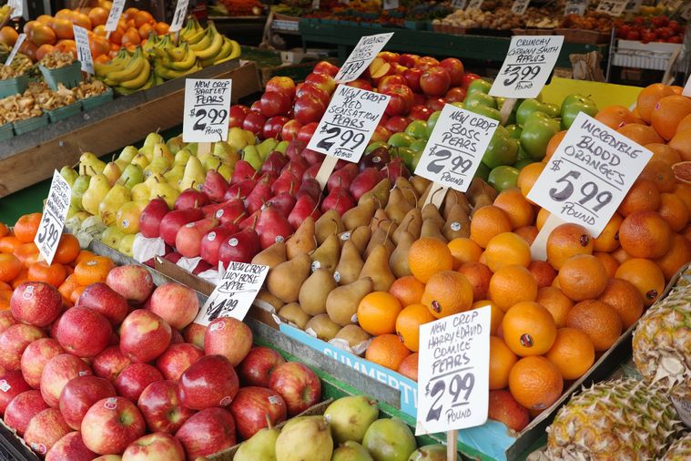 きれいに並べられたフルーツ