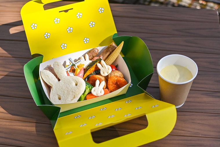 ミッフィーのパンが入ったランチボックス