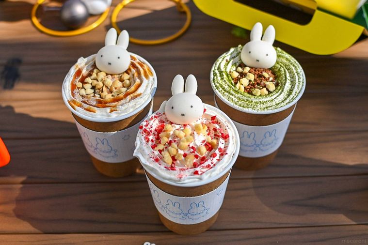 ミッフィーのマシュマロがのった3種類のラテ