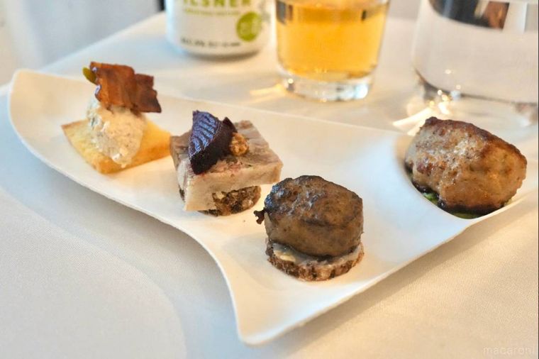ニュー・ノルディック・キュイジーヌのコース料理のテリーヌとパテとミートボール