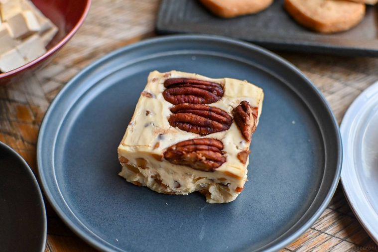 ピーカンナッツ入りのクリームチーズ