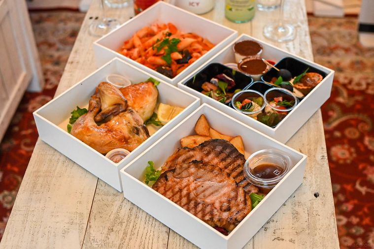 ボックスに入った料理