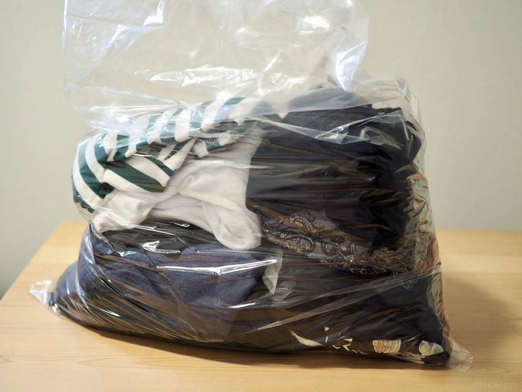 袋に衣類を入れたところ