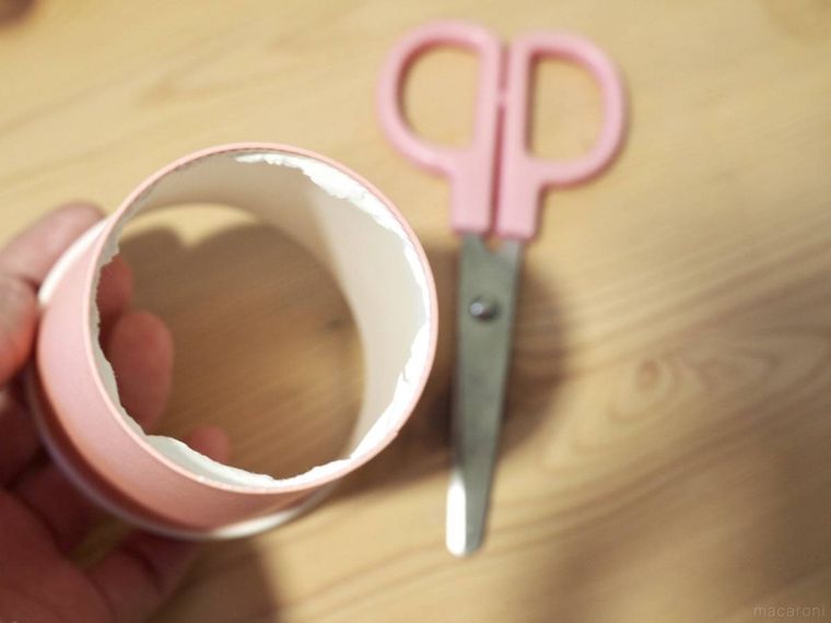 紙コップをくりぬいたところ