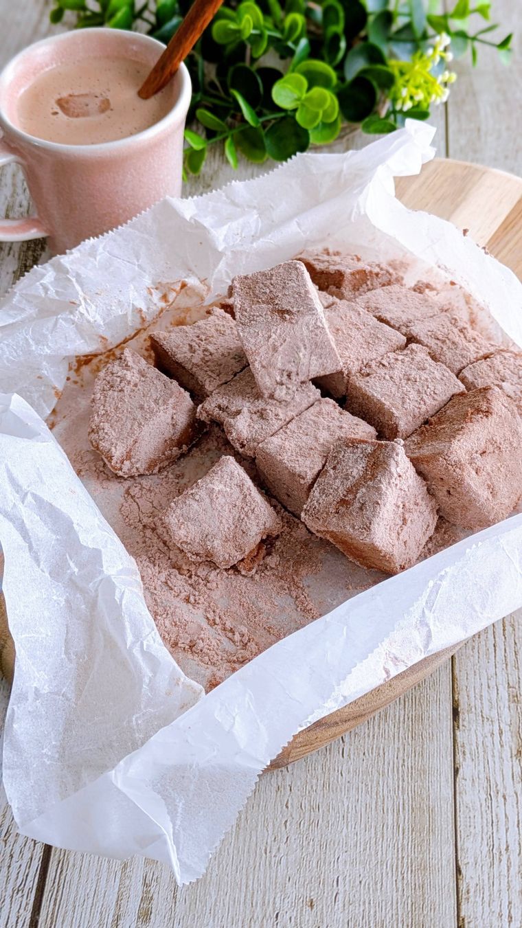 生マシュマロとコーヒーに入れた生マシュマロ