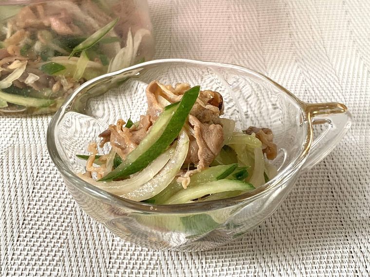 業務スーパーのひねぽんに玉ねぎときゅうりを和えたアレンジ料理
