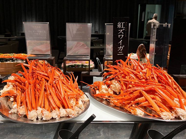 バイキングに並んだ紅ズワイガニ