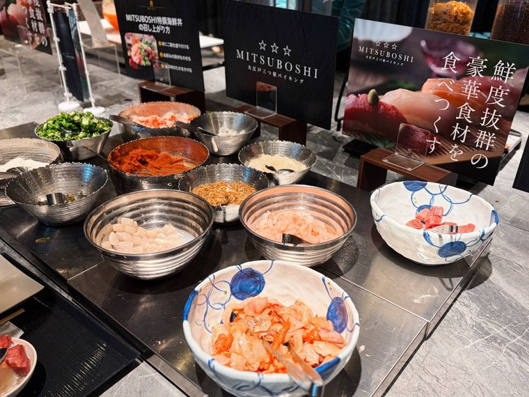 バイキングに並ぶ海鮮