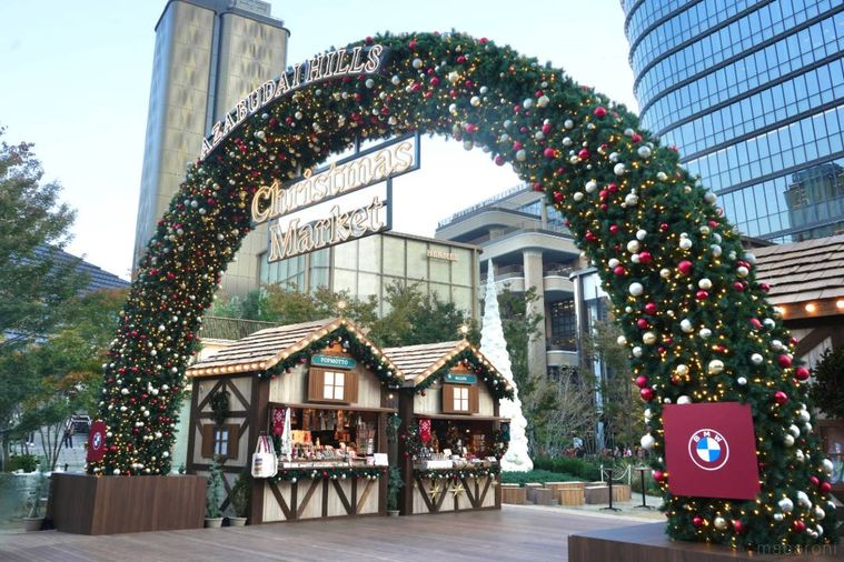 麻布台ヒルズのクリスマスマーケットのゲート