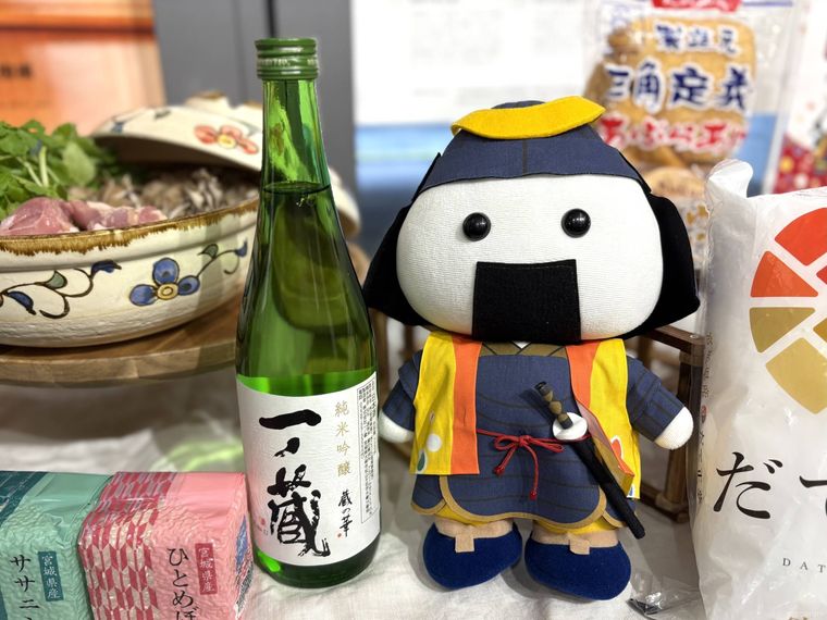 宮城県のマスコットキャラクターむすび丸と地酒一ノ蔵