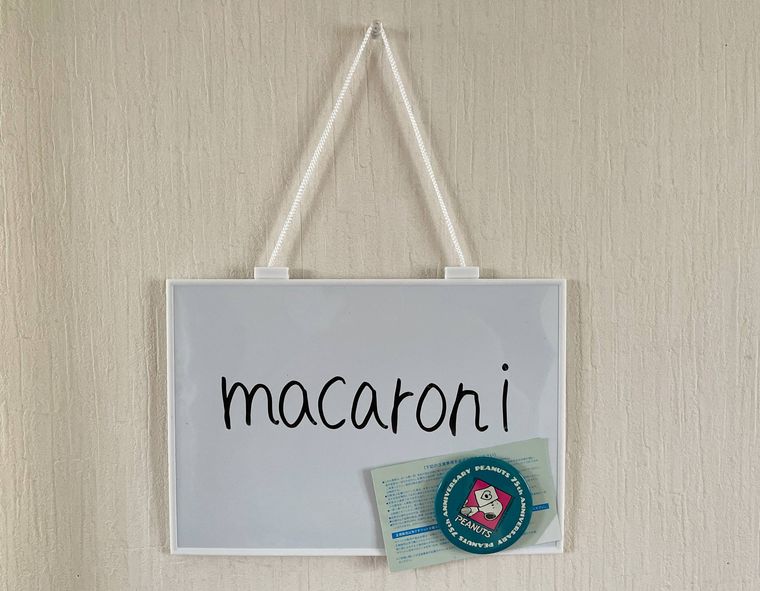 壁に吊り下げたホワイトボード