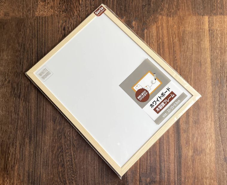 セリアのホワイトボード 木製調フレーム