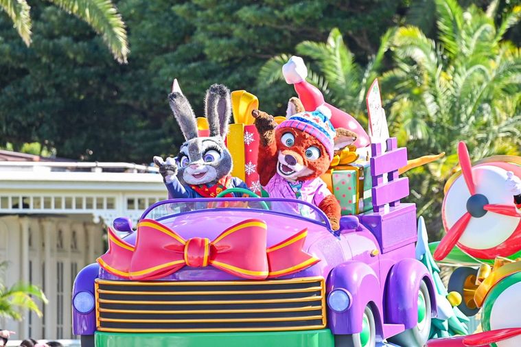 フロートにのったニックとジュディ