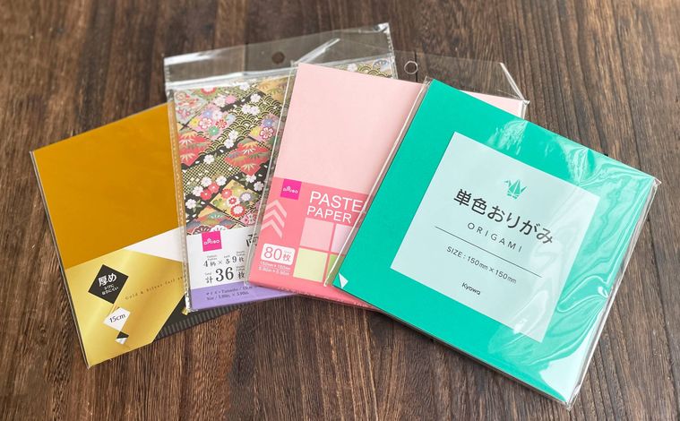 100均で購入した折り紙各種