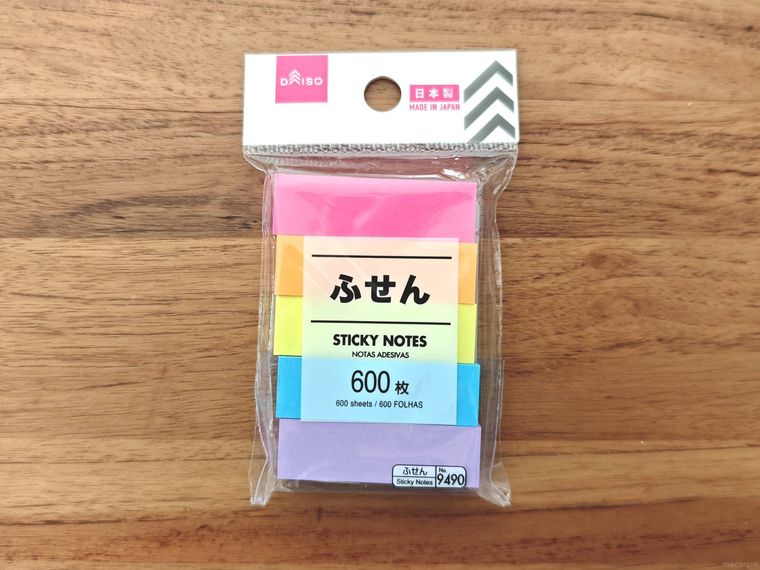 ふせんが机の上に置いてある