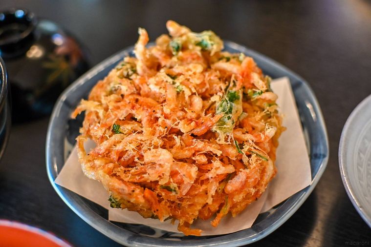 桜海老のかき揚げのアップ