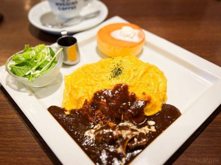 星乃珈琲店のビーフシチューオムライスパンケーキプレート