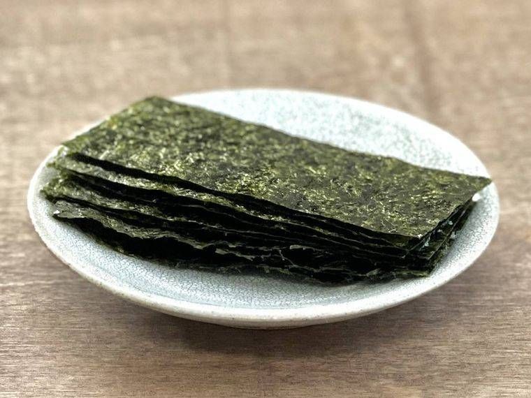 白い器に盛られた海苔