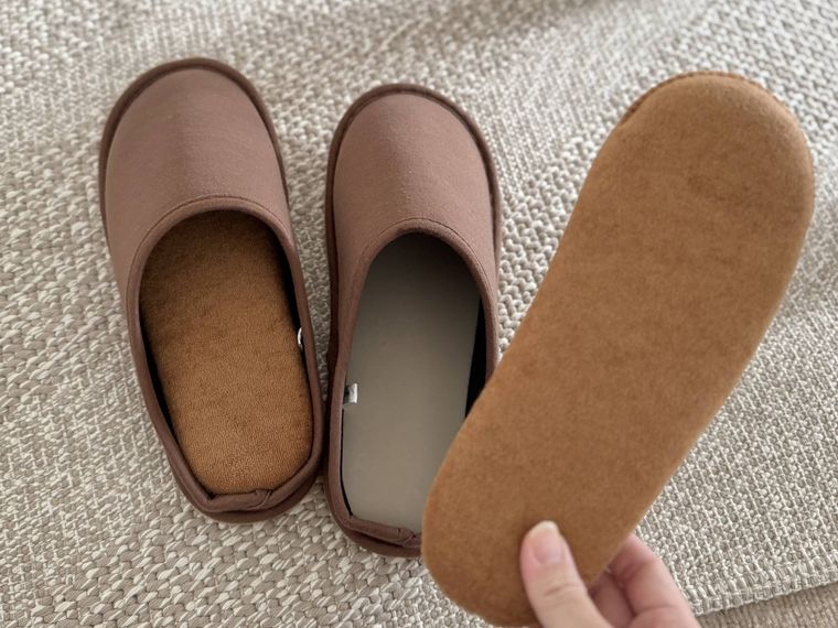 中敷きを外したスリッパ