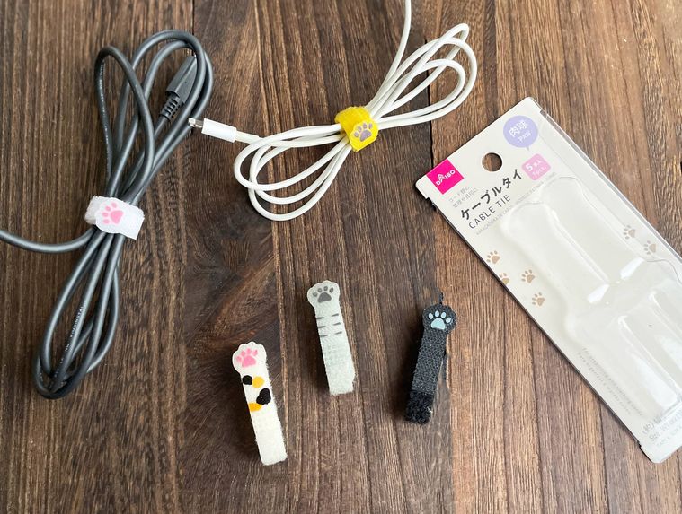 結束バンドで束ねたコード