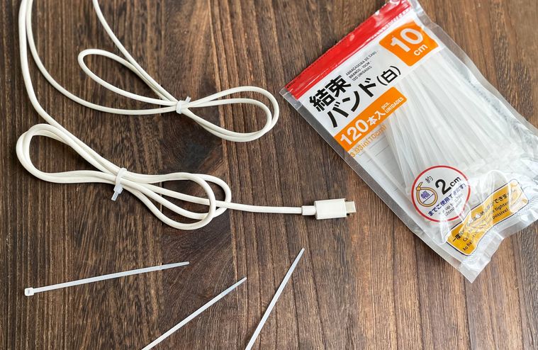 ダイソーの結束バンド白、120本の使用例