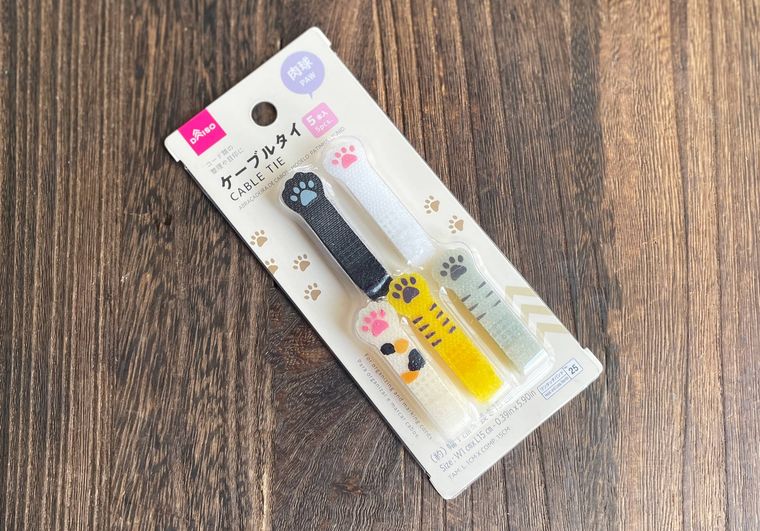 ダイソーのケーブルタイ肉球柄、5本
