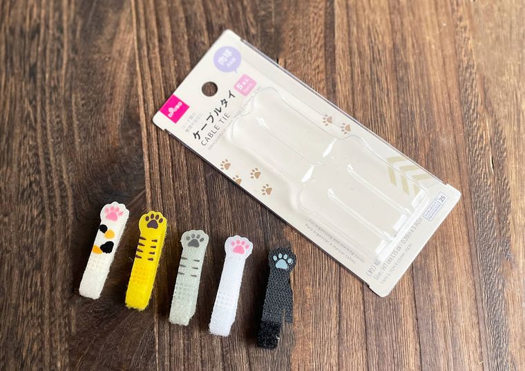 ダイソーのケーブルタイ肉球柄、5本