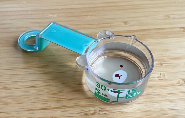 水を入れた計量スプーン