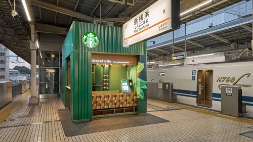 スタバ初の新幹線ホーム店舗がJR新横浜駅に。注目ポイントは速さが大切な場所ならではの提供方法