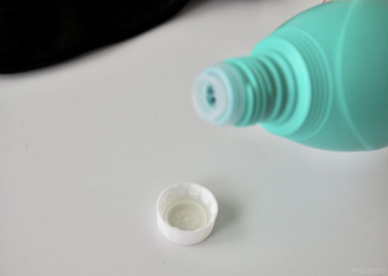 塩素系漂白剤のキャップをはずした注ぎ口