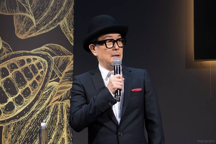 マイクを握っているリリー・フランキーさん