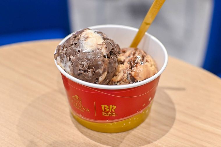 アイスが入ったカップ