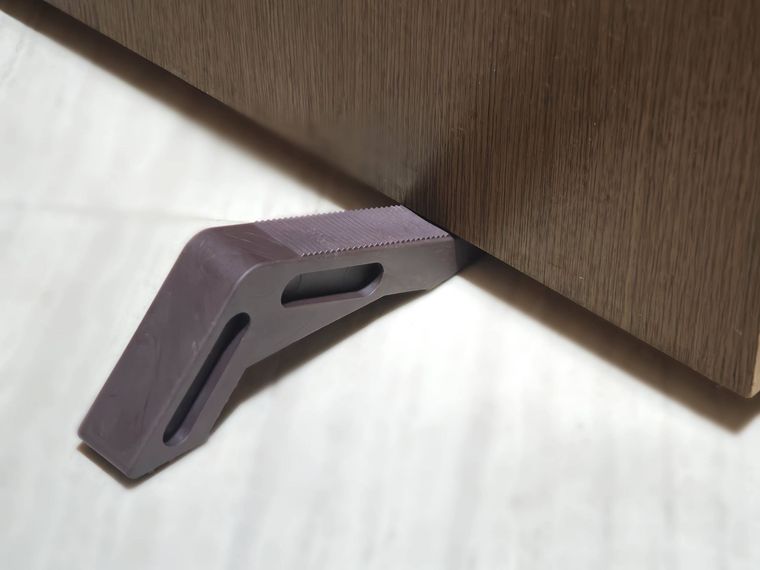 背高ドアストッパーを実際に使っている様子