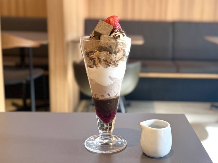 ほうじ茶ショコラベリーパフェ