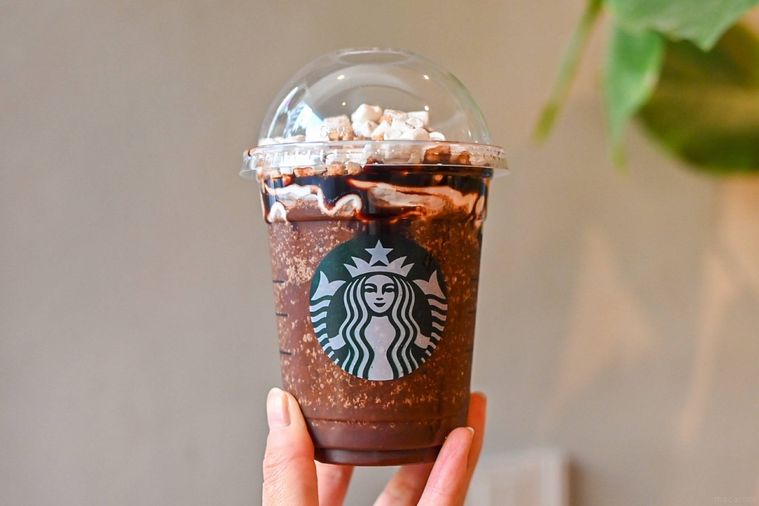 ドリンクを持っているところ