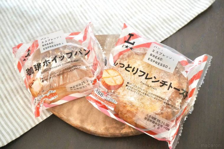 木のカッティングボードにのった2種類のコラボベーカリー