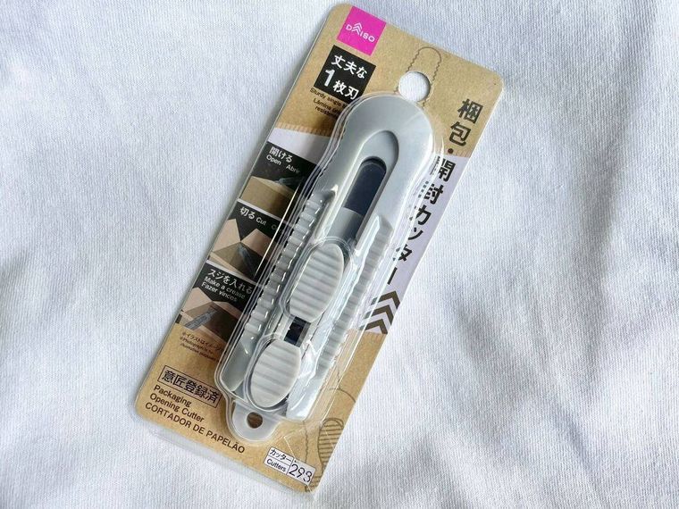 ダイソー梱包・開封カッターのパッケージ