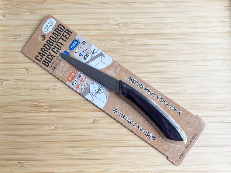 セリアダンボールカッターのパッケージ
