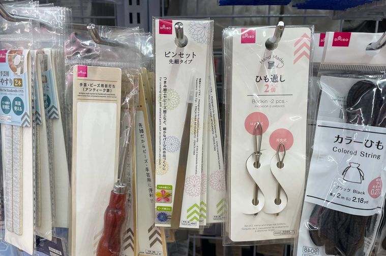 ダイソーの手芸コーナーで売っているピンセット