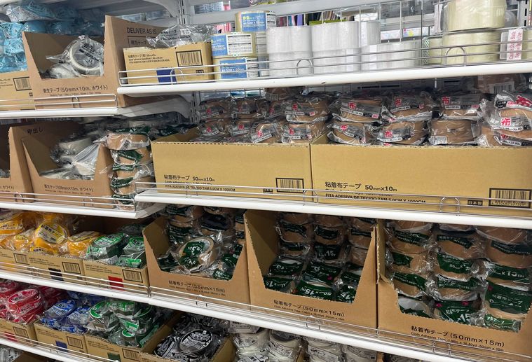 ダイソーのガムテープ売り場