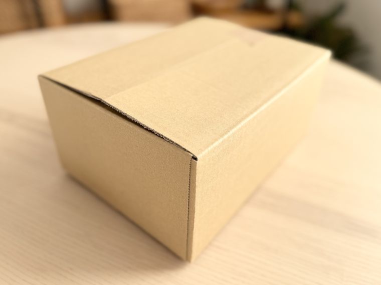 セリアダンボール箱 60サイズを組み立てた様子