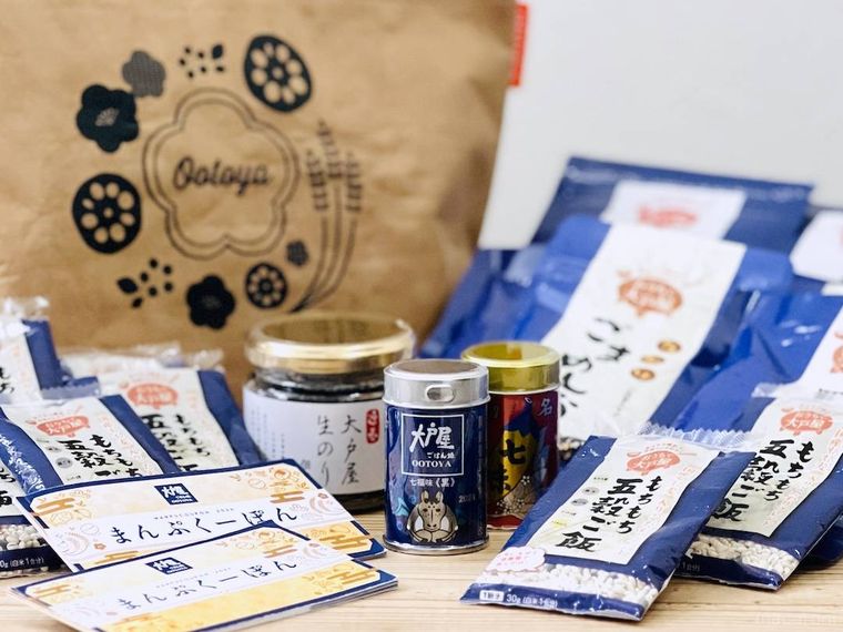 大戸屋特盛まんぷく袋の中身を並べた様子