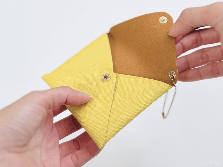 日東紅茶のオリジナルティーバッグチャームを開けた様子