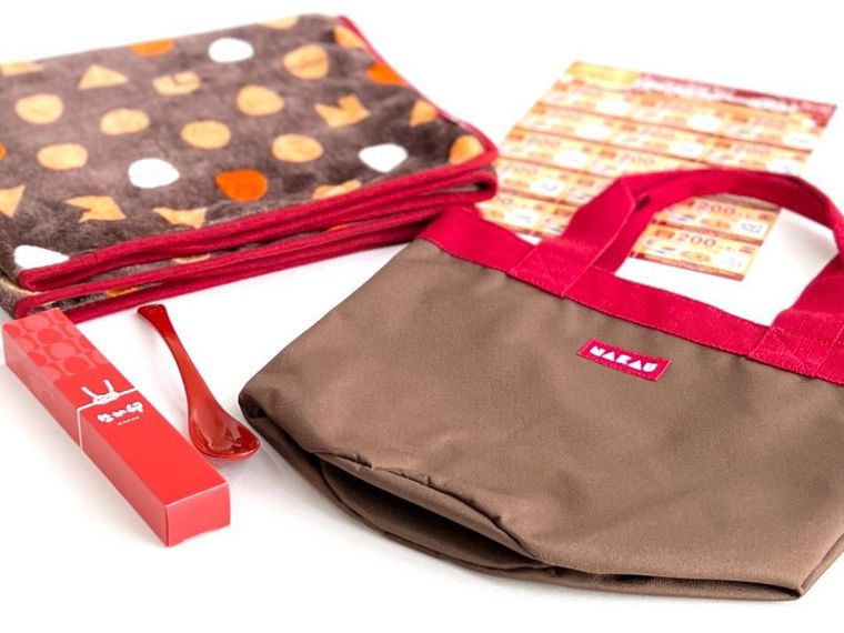 なか卯の福袋の中身を並べた様子