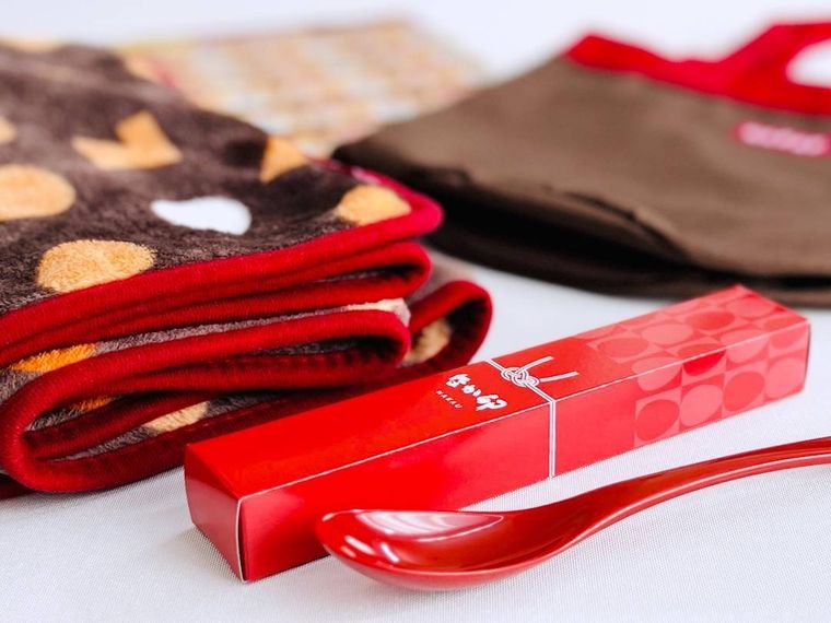 なか卯の福袋の中身を並べた様子