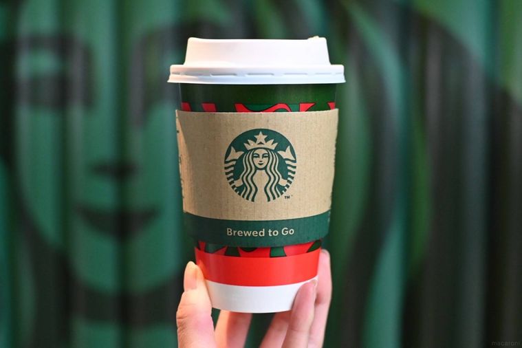 ドリンクを持っているところ