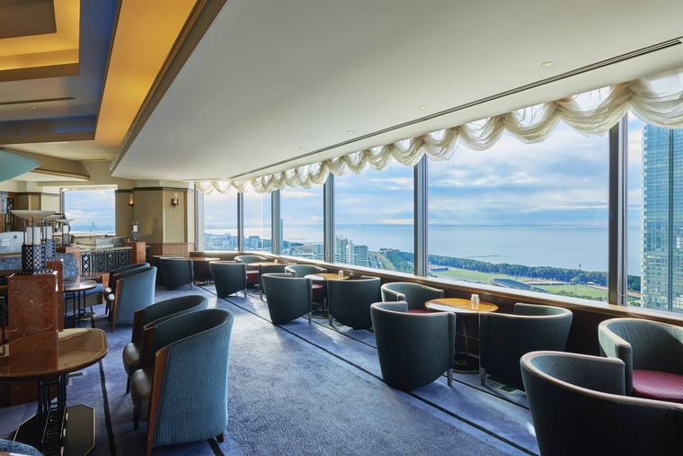 3. ホテル最上階からの絶景とともに